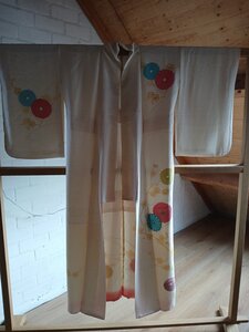 Traditionele Japanse Kimono white color flower